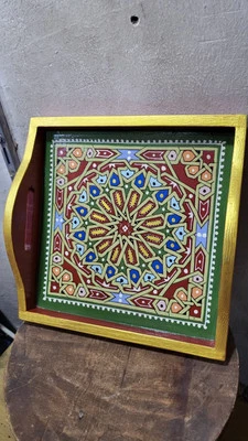 Bandeja decorativa artesanal colorida marroquí perfecta para servir o decoración del hogar  Foto 1 de 4