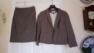 LADIES H&M BROWNIE GRAY SUIT JACKET IS A SIZE EUR 8 & SKIRT IS EUR 6 - Picture 1 of 4