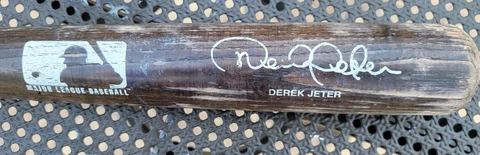 Louisville Slugger 325 SLUGGER SERIES Derek Jeter #8 BASEBALL BAT 28" 24 oz WOOD Cover
