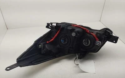 Used Right Headlight Assembly fits: 2015 Subaru Forester 2.5L chrome background Foto 1 de 4