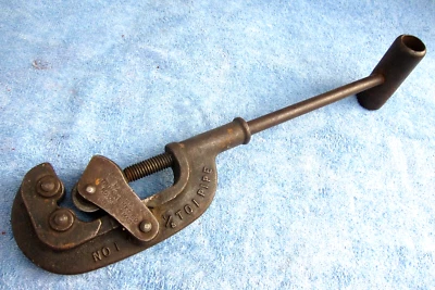 Antique Saunders Pipe Cutter No.1   1/8"- 1" TRIMONT MFG. CO. Roxbury, Mass. - Image 1 of 4