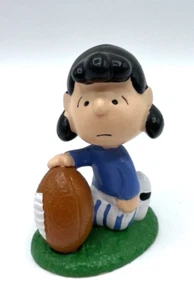 Figura de fútbol americano Peanuts Lucy de 3" de alto, por Applause - Imagen 1 de 6