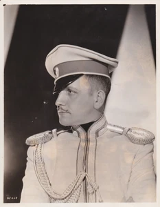 Foto de prensa de 1935 El actor Fredric March interpreta al Conde Vronsky en "Anna Karenina" - Imagen 1 de 2