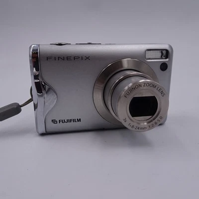 Fujifilm FinePix F20 Digitalkamera Digicam Silber 6.3 MP Zustand gut - Bild 1 von 4