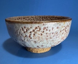 Art Pottery Deep Bowl Crème with Rust/Red Ceramic Stoneware Made In Japan - Picture 1 of 22