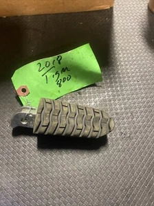 Triumph tiger 800 oem foot peg footrest - Picture 1 of 3