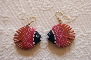 Vintage Dangle Light-weight Earrings French Hook Fun Colorful Fish - Picture 1 of 2