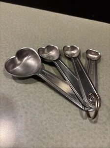 35) Vintage Heart Shaped Cooking Set of 4 Measuring Spoons Gooseberry Patch CUTE - Picture 1 of 5