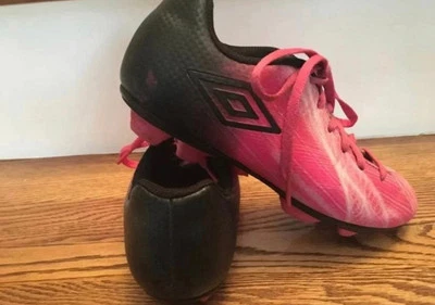 Umbro Girls Pink and Black Soccer Cleats Size 3.5 - Image 1 of 4