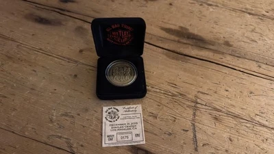 Moneda Mötley Crüe Rara Edición Limitada Del Show Final 31 de diciembre de 2015 Foto 1 de 4