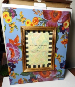 Marco de fotos MacKenzie Childs FLOWER MARKET, azul, 11" x 13", tiene capacidad para 5" x 7" NUEVO - Imagen 1 de 2