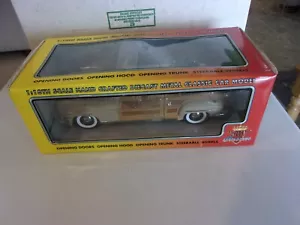 Motor City Classics 1948 CHYSLER TOWN & COUNTRY 5001 Catalina Tan 1:18 Scale - Picture 1 of 5