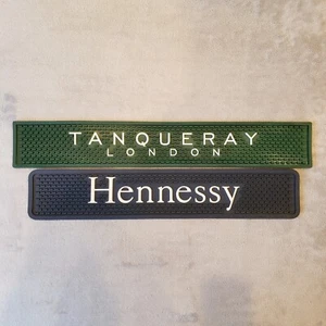 SET BESTEHEND AUS 2 HENNESSY UND TANQUERAY BAR MATTEN TROPFSCHIENE LÄUFER GEBRAUCHT - Bild 1 von 1