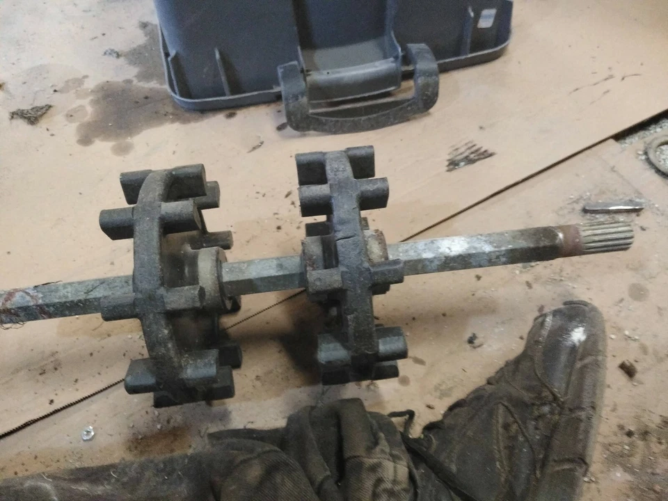 1995 Yamaha vmax 500 drive axle - Image 1 of 1