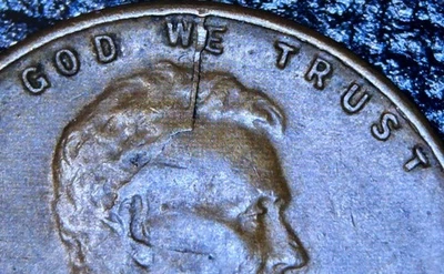 1952-P Lincoln Wheat Cent ~ Spike Head Die Break Error  - Image 1 of 3