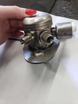 Bomba de inyección de combustible BMW X3 15 16 17, gasolina, 2,0 L, ID 13518604229 Foto 1 de 4