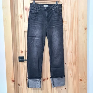 Evereve The Ever Straight High Rise Fit Cuffed Jeans Schwarz Stretch Denim Gr. 28 - Bild 1 von 15