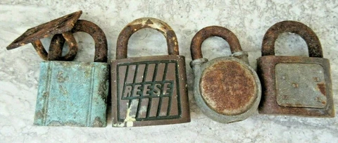 4 Old Vintage Brass & Metal Padlocks Locks Reese Yale 101 Cover