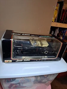 1955 Special Edition Mercedes Benz 3005, Scale 1: 18 by Maisto Toys. - Picture 1 of 5