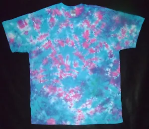 CAMISETA AZUL Y ROSA CON CORBATA ARRUGADA - Imagen 1 de 1