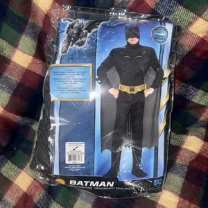 Rubies DC Batman Il Cavaliere Oscuro Rises Batman per Adulti Uomo XL (WTF97) - Foto 1 di 4