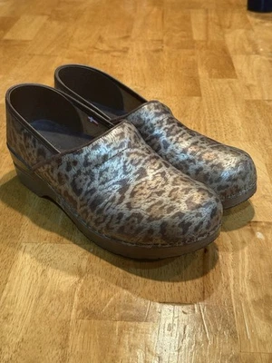 Zuecos Sanita 41 EUR/10 EE. UU. Estampado Animal Zuecos Cerrados Madera Cuero Leopardo Foto 1 de 4