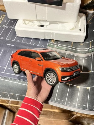 Modelo de coche Volkswagen Atlas Cross Sport R-Line Teramont naranja diecast escala 1:18 Foto 1 de 4