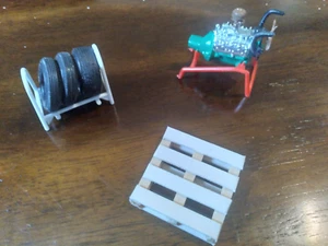 Flathead V-8 Engine, Tire Rack, Tires, Pallet - Project, Parts, Garage, Diorama - Bild 1 von 7