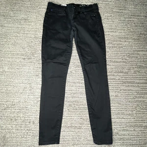 Pantalones de mezclilla negros de tiro medio Gap 1969 talla 27r para mujer - Imagen 1 de 11