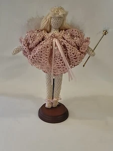 Handgefertigte handgemachte aufwendig gehäkelte Fee/Engel/Ballerina 11" Puppe & Ständer - Bild 1 von 24