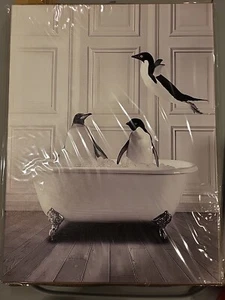 Pinguini che prendono un bagno di bolle nella vasca da bagno divertente stampa artistica bagno 12x16 pollici - Foto 1 di 2