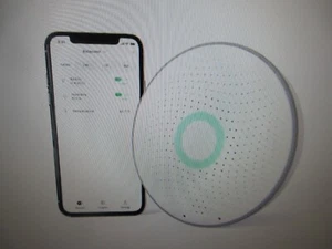 Airthings Wave Radon Battery Operated Smart Radon Detector - Picture 1 of 4