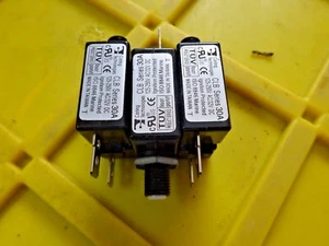 3PK Thermal Circuit Breaker 30A 250VAC CARLING TECHNOLOGIES CLB-303-27E3N-W-A/30 - Imagen 1 de 4