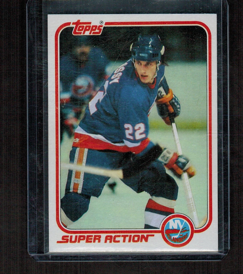 1981-82 Topps #125 Mike Bossy Super Action "NRMT" - Image 1 of 1