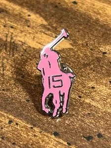 Macy's Ralph Lauren Polo Breast Cancer Awareness Pink Horse 15 Logo Emaille Pin - Bild 1 von 5