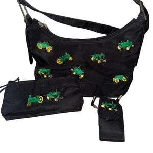 John Deere Set 3 Pezzi Borsetta Nera con Trattore Verde Ricamo Farmgirl Country - Foto 1 di 11