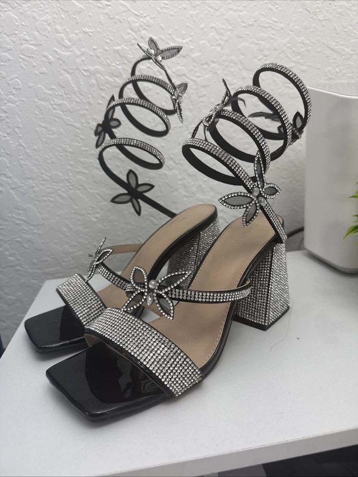 Sandalias de tacón con brillantes y tiras florales - Nuevas Foto 1 de 4