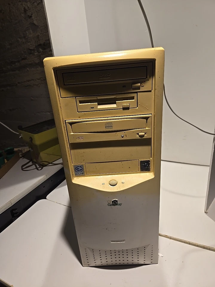 Gateway LP Mini Tower Performance 500 Intel Pentium 3  No HDD - Image 1 of 4