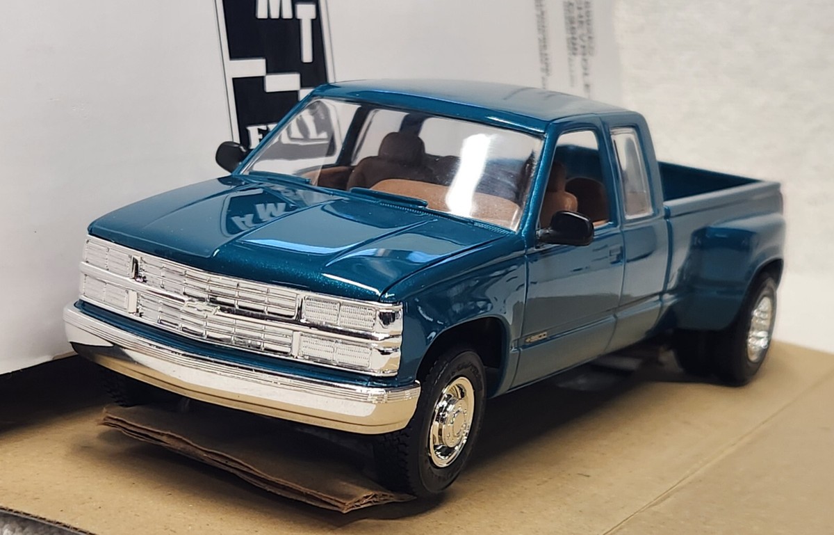 AMT Ertl Chevrolet 1:25 Scale Diecast Cars, Trucks & Vans AMT Ertl Chevrolet 1:25 Scale Diecast Cars, Trucks & Vans