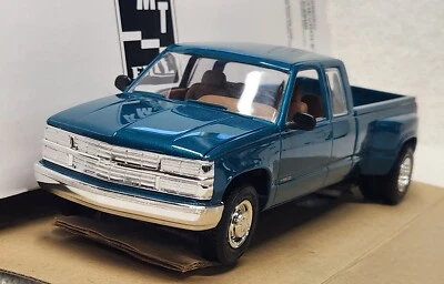 Chevrolet C-3500 1995 doble rueda trasera doble verde azulado metálico AMT Ertl 6992EO Foto 1 de 4