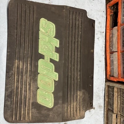 Ski-Doo Summit 670 1995 aleta de nieve guardabarros Foto 1 de 4