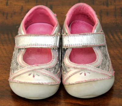 Stride Rite SILVER LEATHER MARY JANES Baby Girls 5 Medium Shoes - Image 1 of 4