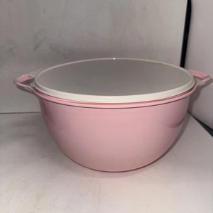 Tupperware Thatsa Mega Bowl 42 tazze/10 L rosa con coperchio bianco #5377 Fix N Mix - Foto 1 di 4