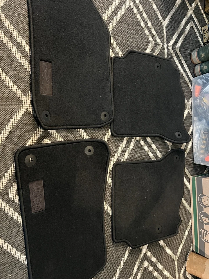 2020 JEEP GLADIATOR FACTORY OEM FLOOR MATS WRANGLER 2018-2023 Foto 1 de 3