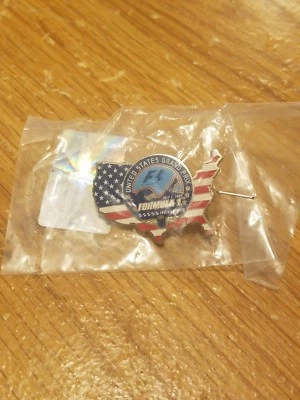 2006 Formula-1 Indianapolis United States Grand Prix flag Event Lapel Pin - Image 1 of 2