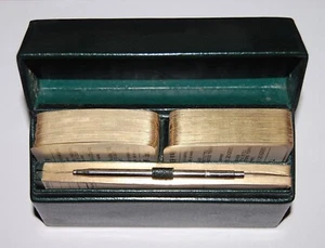 BONITO SET DE JUEGOS PINACLE Y BRIDGE EN FUNDA DE CUERO VERDE - COMPLETO - Imagen 1 de 5