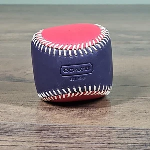 Coach Leather Est. Pisapapeles de béisbol coleccionable en relieve 1941 azul rojo - Imagen 1 de 6