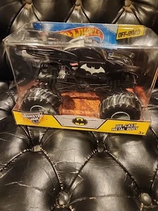 Hot Wheels Monster Jam Batman 1:24 Batmobile 2015 Brand New - Picture 1 of 4