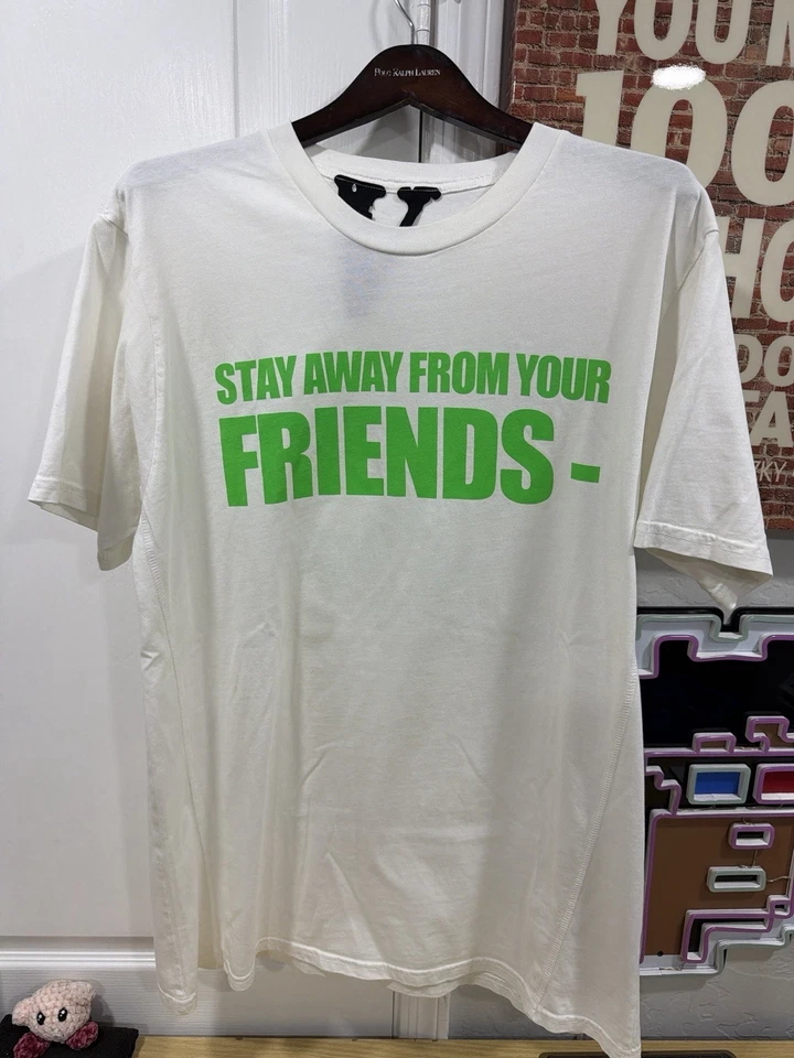 Camiseta Vlone “Stay Away From Your Friends” Blanca/Verde Neón Mediana Auténtica Foto 1 de 4