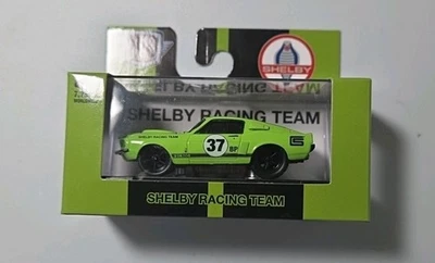 Máquinas M2 Ground Pounders 1:64 1967 Shelby G.T. 500 Verde Foto 1 de 4